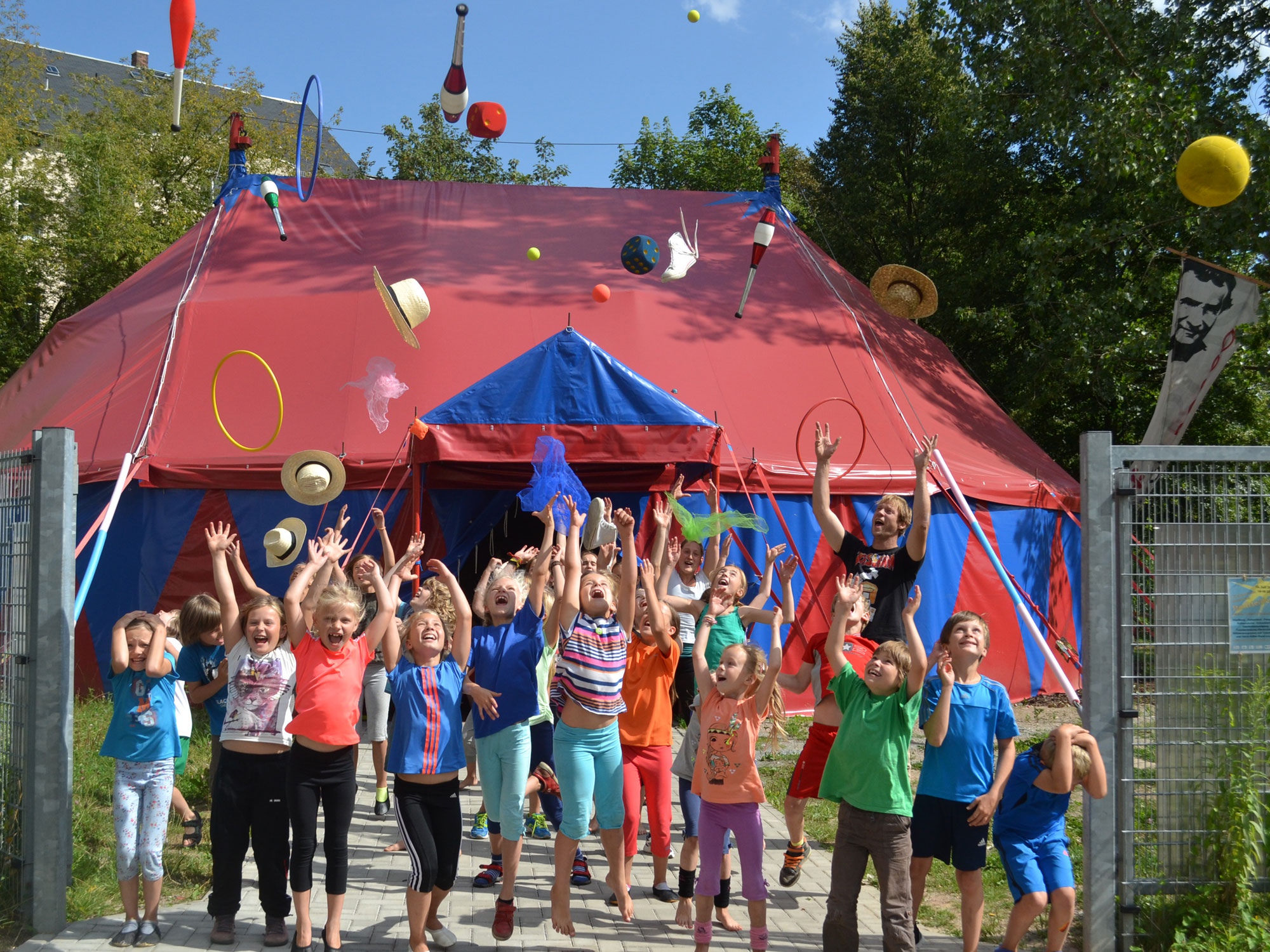 Kinderzirkus Birikino beim Hutfestival Chemnitz